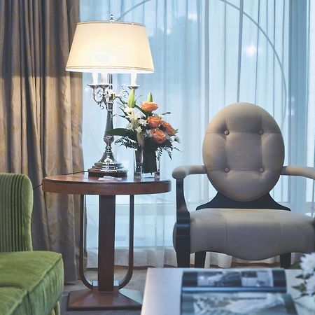 Wiseman Grand Hotel Доха Экстерьер фото A living room at the hotel