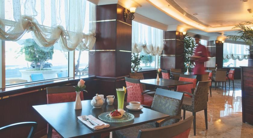 Wiseman Grand Hotel Доха Экстерьер фото The lobby lounge