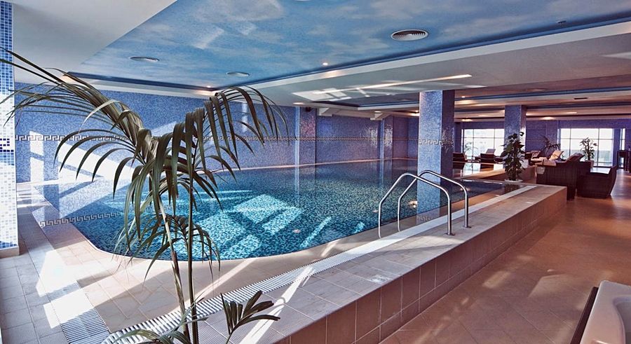 Wiseman Grand Hotel Доха Экстерьер фото The swimming pool at the hotel