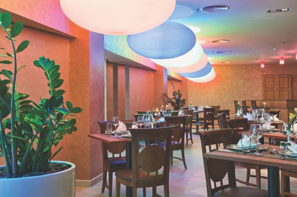 Wiseman Grand Hotel Доха Экстерьер фото The restaurant